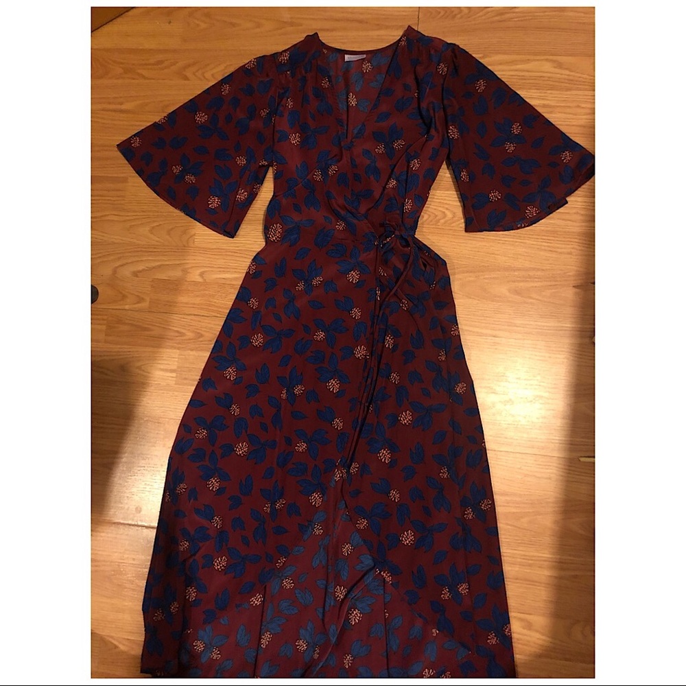 Burgundy Floral Wrap Dress 💙